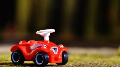 Kupując zabawki dla dzieci, rodzice oczekują czegoś więcej niż tylko kolorowych produktów i ciekawych wzorów. Chcą bezpieczeństwa, jakości, wartości edukacyjnej i doświadczenia zakupowego, któremu można zaufać. Dlatego coraz więcej rodzin wybiera Kocham Zabawki  niezawodne miejsce, w którym znajdziesz zabawki dla dzieci, łączące zabawę, kreatywność i spokój ducha.