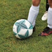 SportService to polski sklep internetowy oferujący szeroki wybór produktów do domu, ogrodu, sportu, dla dzieci, zwierząt domowych, na wakacje i do spędzania czasu na świeżym powietrzu. Firma, której celem jest połączenie funkcjonalności, przystępnej ceny i praktyczności, oferuje produkty codziennego użytku, zaprojektowane z myślą o poprawie komfortu zarówno w domu, jak i na zewnątrz. SportService, oferując szeroki wybór kategorii, od akcesoriów ogrodowych i artykułów gospodarstwa domowego po sprzęt sportowy i produkty dla dzieci, pozycjonuje się jako wszechstronny sprzedawca detaliczny artykułów lifestylowych i wyposażenia wnętrz dla współczesnych konsumentów.