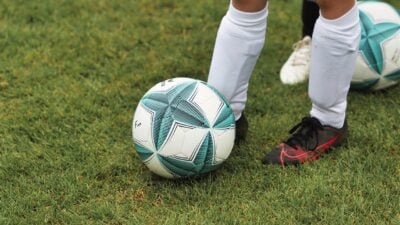 SportService to polski sklep internetowy oferujący szeroki wybór produktów do domu, ogrodu, sportu, dla dzieci, zwierząt domowych, na wakacje i do spędzania czasu na świeżym powietrzu. Firma, której celem jest połączenie funkcjonalności, przystępnej ceny i praktyczności, oferuje produkty codziennego użytku, zaprojektowane z myślą o poprawie komfortu zarówno w domu, jak i na zewnątrz. SportService, oferując szeroki wybór kategorii, od akcesoriów ogrodowych i artykułów gospodarstwa domowego po sprzęt sportowy i produkty dla dzieci, pozycjonuje się jako wszechstronny sprzedawca detaliczny artykułów lifestylowych i wyposażenia wnętrz dla współczesnych konsumentów.