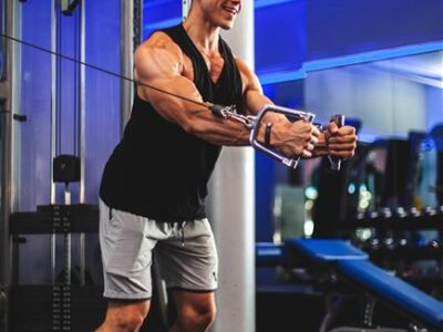 Marbo Sport to jeden z wiodących w Polsce producentów sprzętu fitness, maszyn do treningu siłowego i akcesoriów do siłowni. Firma specjalizuje się w projektowaniu i produkcji wysokiej jakości sprzętu do siłowni domowych, klubów fitness, stref treningu funkcjonalnego oraz przestrzeni do ćwiczeń na świeżym powietrzu. Dzięki ugruntowanej reputacji w zakresie trwałości, ergonomii i nowoczesnej inżynierii, Marbo Sport stało się rozpoznawalną marką wśród: entuzjastów fitnessu sportowców zawodowych trenerów personalnych operatorów siłowni komercyjnych użytkowników ćwiczących w domu Firma łączy polskie doświadczenie produkcyjne z szerokim portfolio produktów, wspierając użytkowników na każdym poziomie zaawansowania.